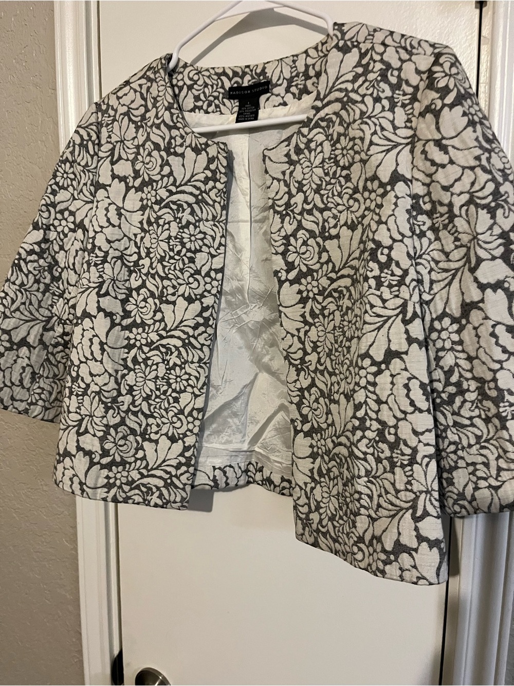 Gray & White Floral Jacquard Open Jacket